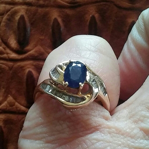 Sapphire and diamond ring💎 - Picture 1 of 4